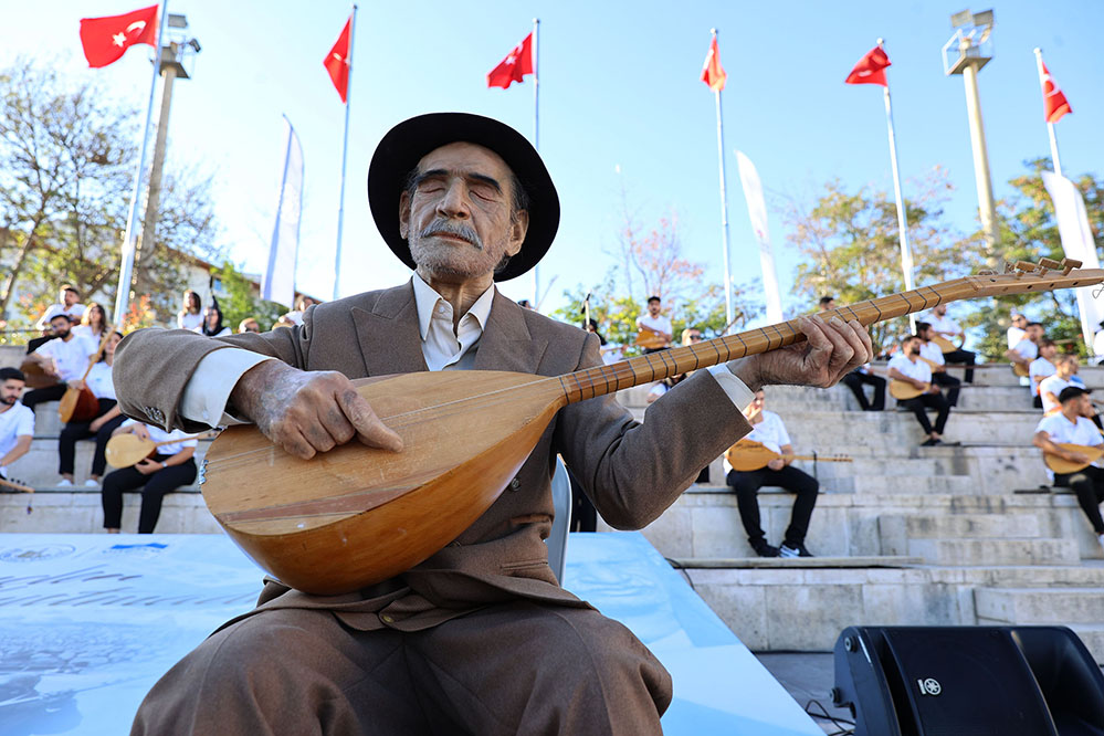 Gençler Aşık Veysel'i Unutmadı